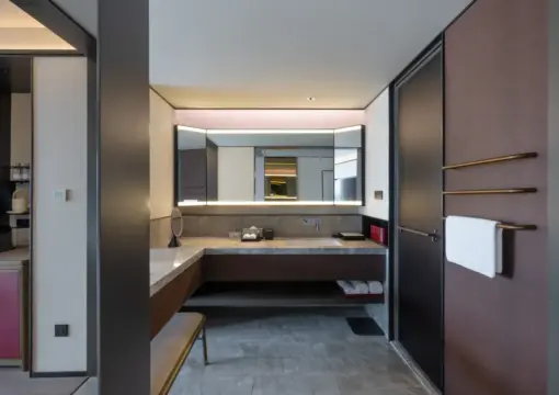 Habitación familiar de lujo con vista al río.