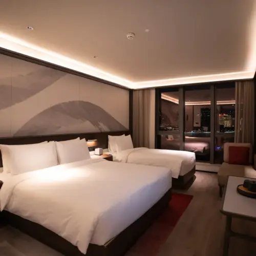 Habitación familiar de lujo con vista al río.