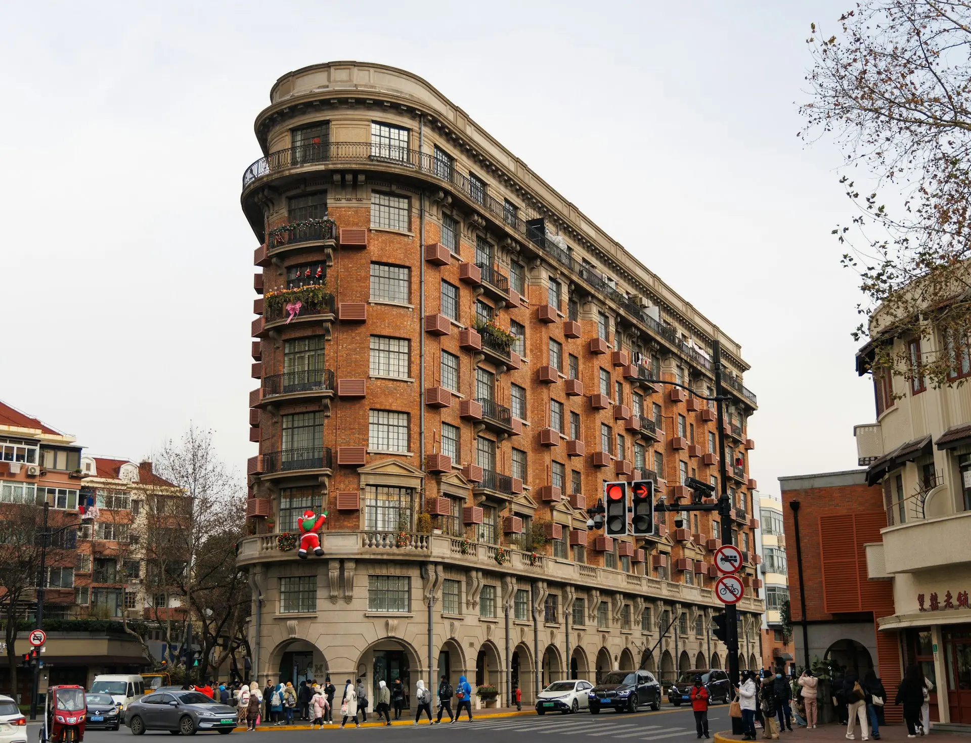 Experiencias de compra: del lujo a la artesanía local: la guía definitiva para los huéspedes del JOYA Hotel Shanghai Lujiazui.